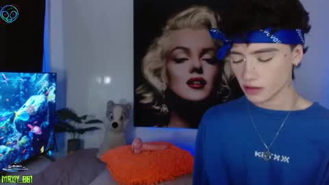 Max online show from November 25, 3:01 pm