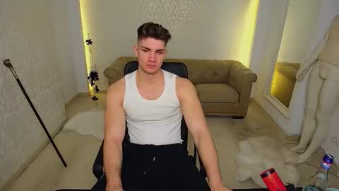 MaxKaiden online show from November 15, 6:00 am