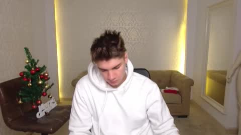 MaxKaiden online show from December 22, 5:37 am