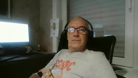 maxou569 online show from October 20, 7:20 am