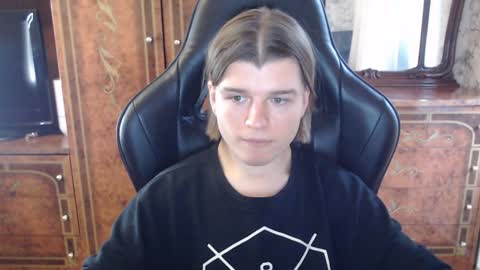 Snapshot of maxplay18 chatting on December 4, 11:30 am Max online show from December 4, 11:30 am