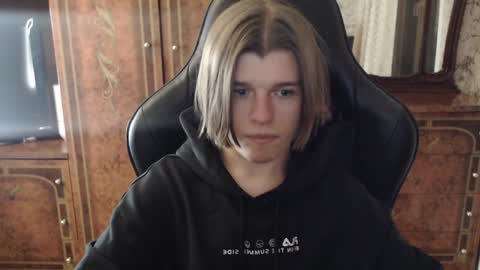 Snapshot of maxplay18 chatting on December 12, 8:32 pm Max online show from December 12, 8:32 pm