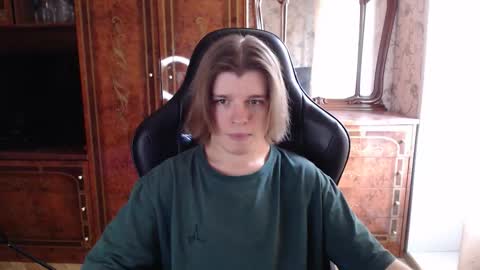 Snapshot of maxplay18 chatting on October 9, 10:57 am Max online show from October 9, 10:57 am