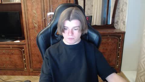 Max online show from November 30, 1:15 pm