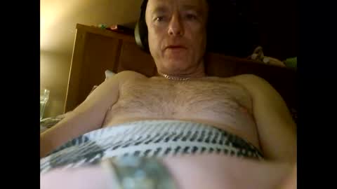 Snapshot of maxpro45 chatting on March 25, 2:50 am fuck those pink things right off ffs real deal or nowt online show from March 25, 2:50 am