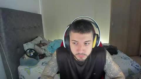 maxvibe_ online show from October 31, 9:49 pm