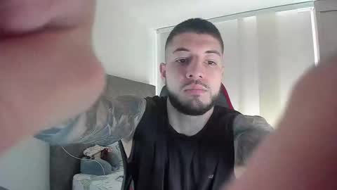 maxvibe_ online show from November 18, 2:32 pm