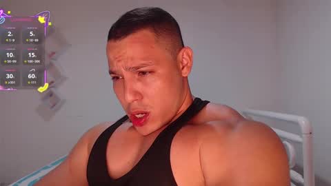 Snapshot of maxwel949813 chatting on October 14, 5:52 am Max online show from October 14, 5:52 am