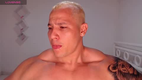 Snapshot of maxwel949813 chatting on October 26, 3:56 am Max online show from October 26, 3:56 am