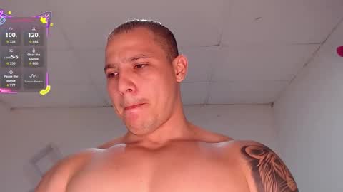 Snapshot of maxwel949813 chatting on November 11, 6:35 am Max online show from November 11, 6:35 am