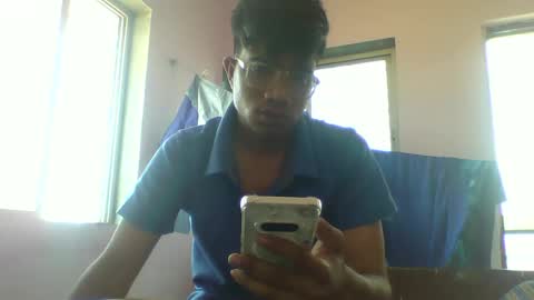 Snapshot of maxwell884480 chatting on May 16, 8:44 am maxwell884480 online show from May 16, 8:44 am