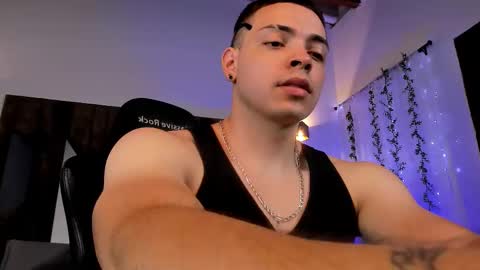 Snapshot of maxwell_dupont chatting on February 7, 9:37 pm MAX online show from February 7, 9:37 pm