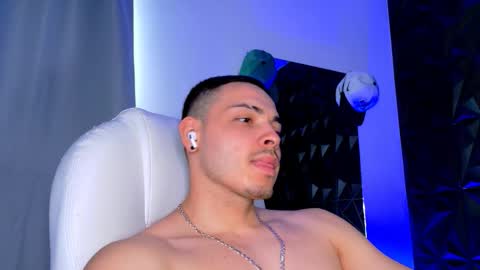 MAX online show from December 19, 8:27 pm