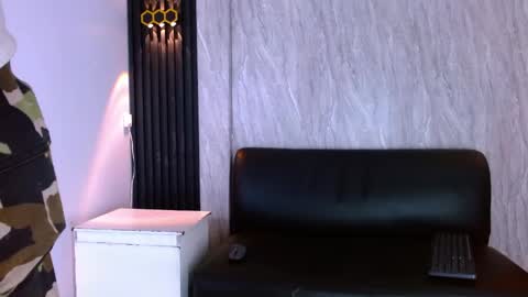 Snapshot of maxwyatt_1 chatting on June 2, 7:05 pm Max Wyatt online show from June 2, 7:05 pm