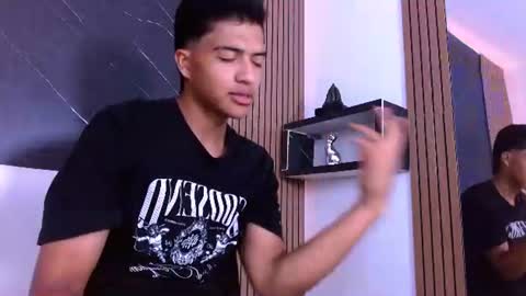 Snapshot of maxwyatt_1 chatting on June 10, 7:13 pm Max Wyatt online show from June 10, 7:13 pm