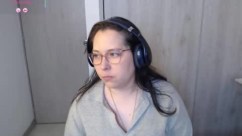 May online show from October 18, 8:20 pm