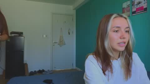 Dani and May online show from March 29, 8:25 am