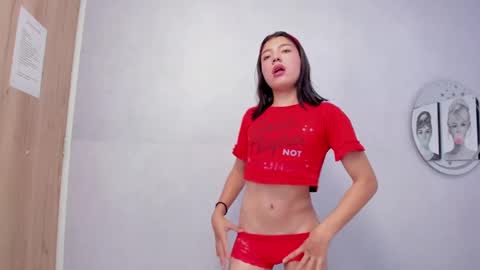 Snapshot of may_fox06 chatting on February 14, 2:33 pm MAY online show from February 14, 2:33 pm