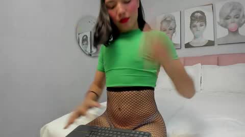 Snapshot of may_fox06 chatting on February 15, 11:17 am MAY online show from February 15, 11:17 am