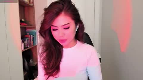 Mia online show from December 17, 3:12 am