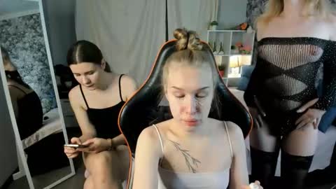 Leila online show from December 20, 11:06 am