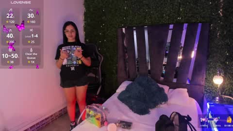 Maya online show from December 18, 3:58 am