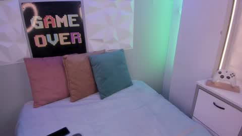 Maya online show from January 15, 12:10 pm