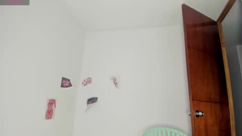 Snapshot of maya_graham_ chatting on September 15, 2:33 am Maya online show from September 15, 2:33 am
