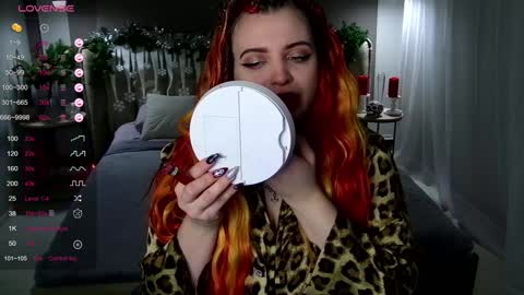 Maya Mils online show from December 31, 1:04 am