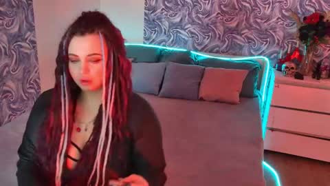 Maya Mils online show from May 25, 1:00 am