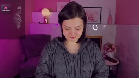 Snapshot of maya_muse chatting on December 11, 6:14 am Woman online show from December 11, 6:14 am