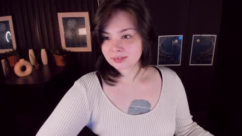 Snapshot of maya_muse chatting on December 19, 2:24 pm Woman online show from December 19, 2:24 pm