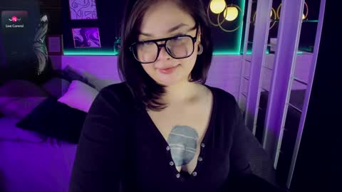 Snapshot of maya_muse chatting on January 7, 8:45 am Woman online show from January 7, 8:45 am