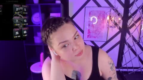 Snapshot of maya_muse chatting on February 20, 5:07 pm Woman online show from February 20, 5:07 pm