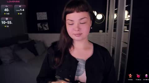 Woman online show from November 12, 1:55 pm