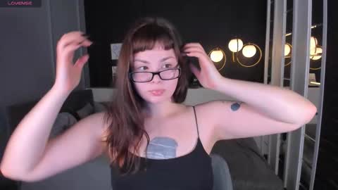 Woman online show from November 15, 3:19 pm