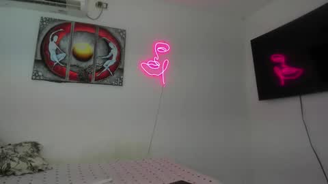 Snapshot of maya_nova1 chatting on February 1, 11:25 pm maya_nova1 online show from February 1, 11:25 pm