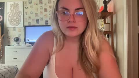 Maya Belle online show from December 9, 6:46 pm