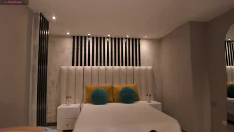 Snapshot of mayahoffman_ chatting on November 20, 11:10 am M A Y A H O F F M A N online show from November 20, 11:10 am