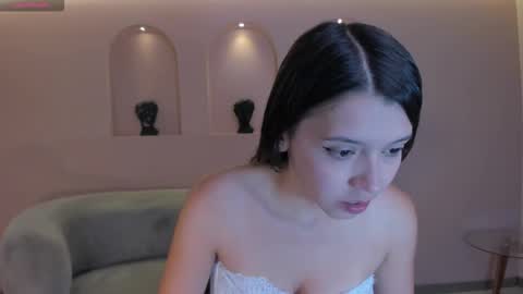 Snapshot of mayahoffman_ chatting on December 18, 11:05 am M A Y A H O F F M A N online show from December 18, 11:05 am