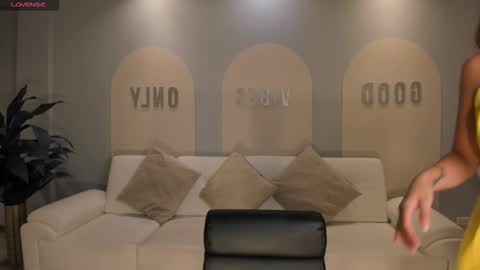 M A Y A    H O F F M A N online show from January 9, 11:13 am