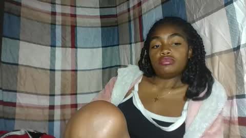 Snapshot of mayajadorelie chatting on September 22, 2:35 am charlesia online show from September 22, 2:35 am