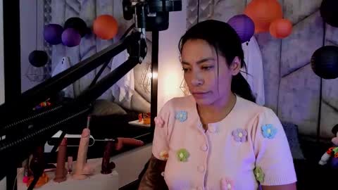 Snapshot of mayarusell01 chatting on October 31, 11:55 am Nicolle Ruselle Hello my lovely schedule for great fun from 630 am and end 800 pm Colombian time I wait for you online show from October 31, 11:55 am