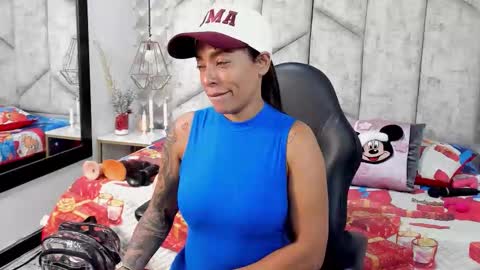 Snapshot of mayarusell01 chatting on December 15, 11:25 am Nicolle Ruselle Hello my lovely schedule for great fun from 630 am and end 800 pm Colombian time I wait for you online show from December 15, 11:25 am