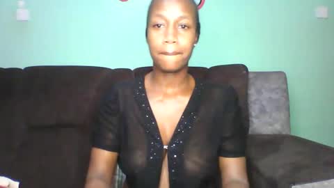 Snapshot of mayasmiley_ chatting on October 9, 6:44 am prettydoll online show from October 9, 6:44 am
