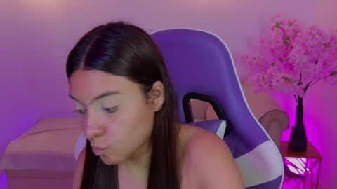 Snapshot of mayavexx chatting on June 3, 2:33 pm Maya Vexx online show from June 3, 2:33 pm