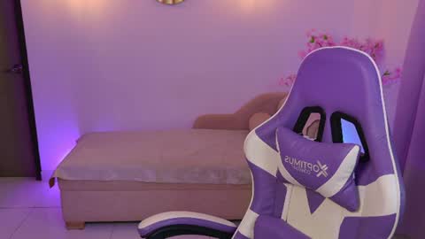 Maya Vexx online show from July 5, 6:37 pm