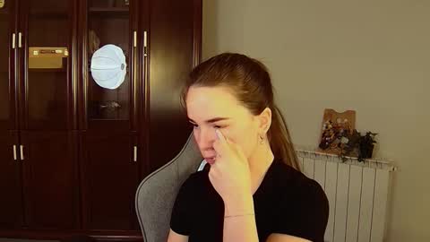 Snapshot of maybloom_ chatting on October 29, 6:04 am maybloom_ online show from October 29, 6:04 am