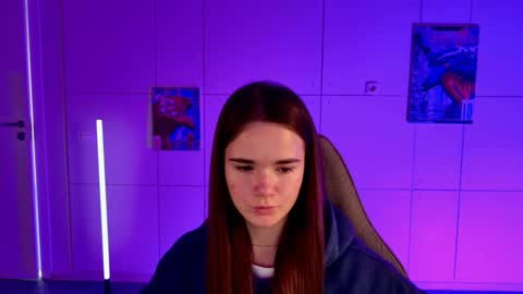 maybloom_ online show from November 9, 9:18 am