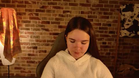 maybloom_ online show from December 2, 5:02 am